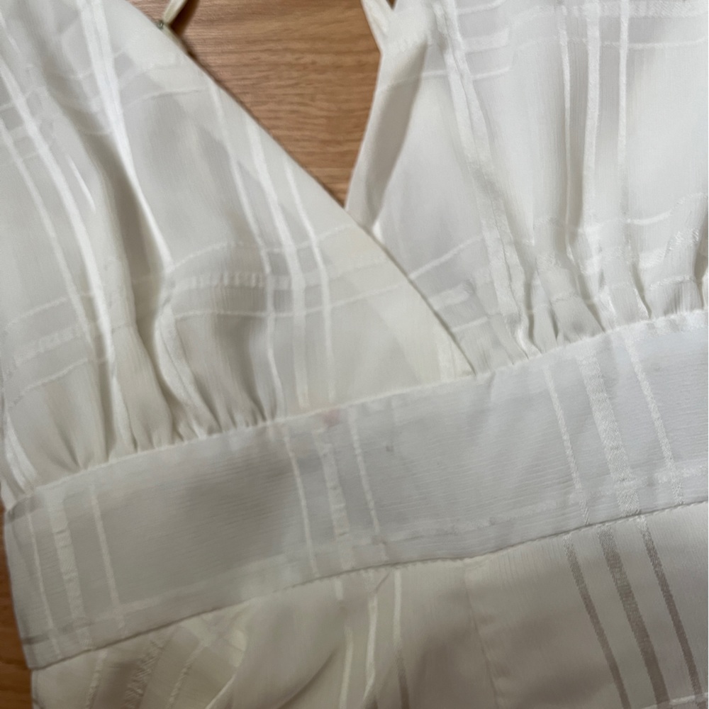 LF White flowy romper - Picture 8 of 11